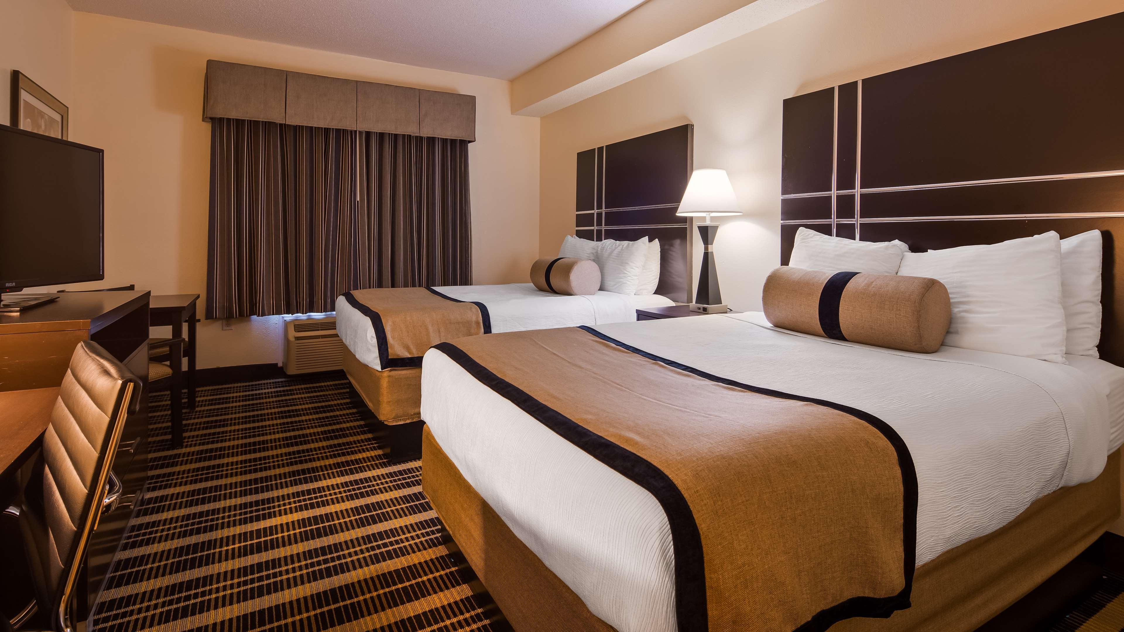 Best Western Plus & Hotel