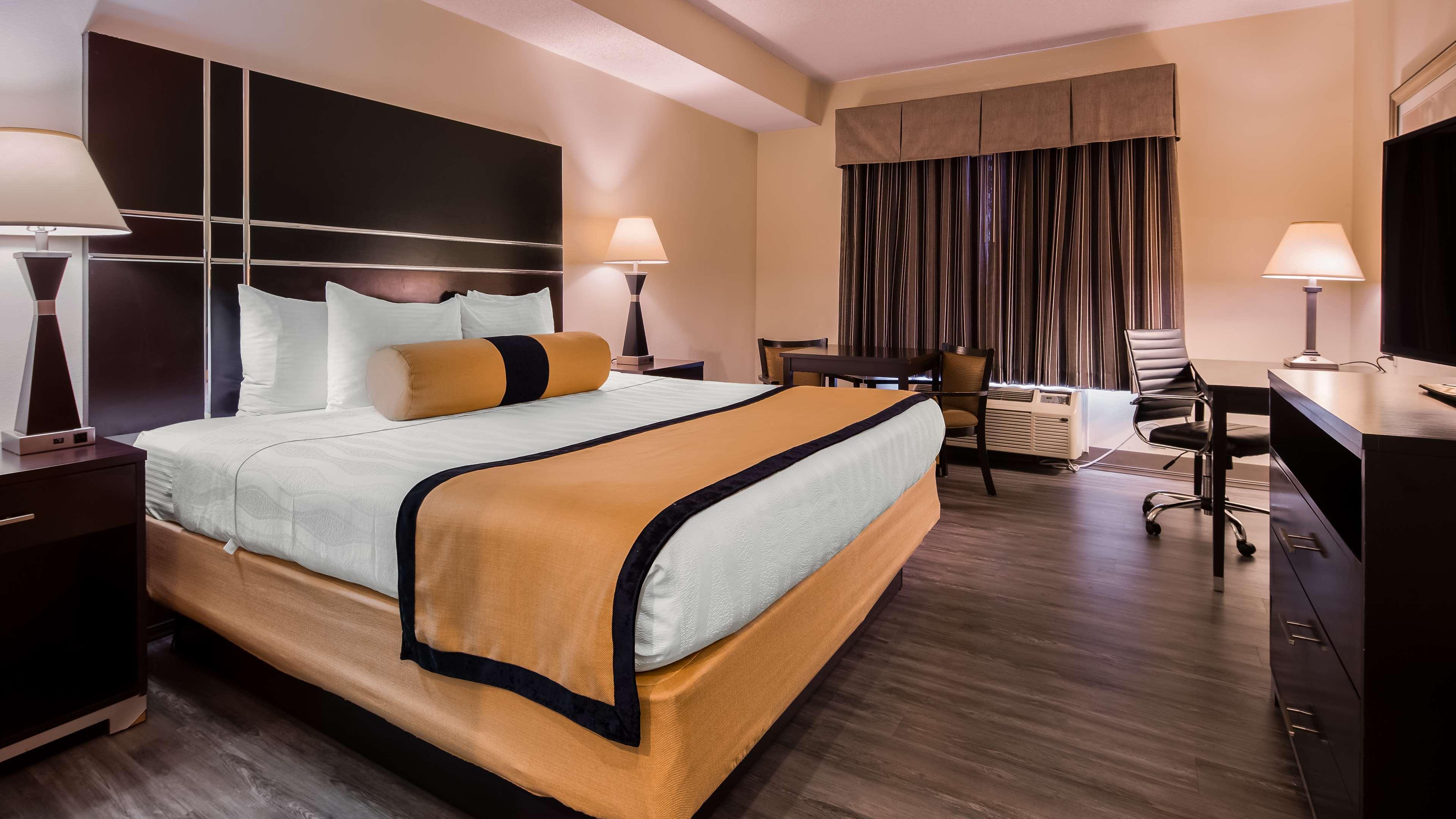 Western & Hotel 3*