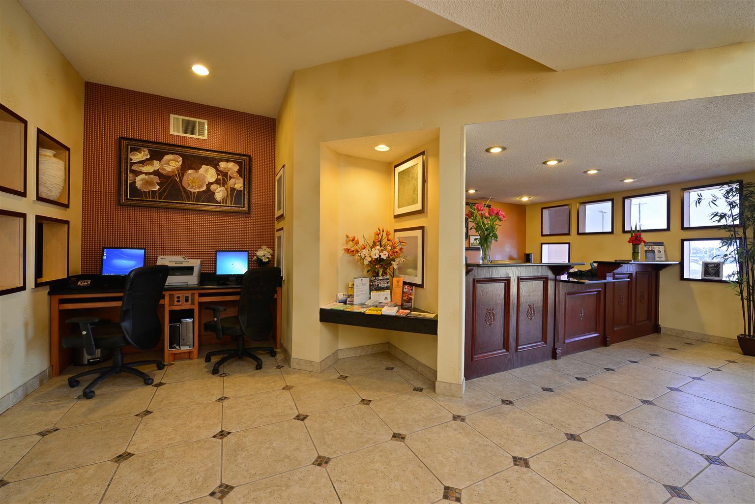 Hotel Western & Rockwall